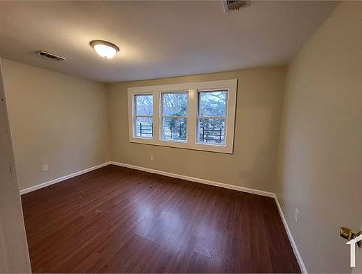 5th image of 113 S Munn Ave #3