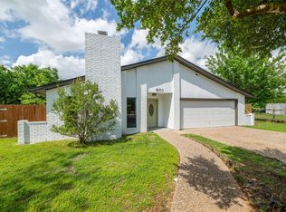 801 Oak Grove Rd E, Burleson, TX 76028