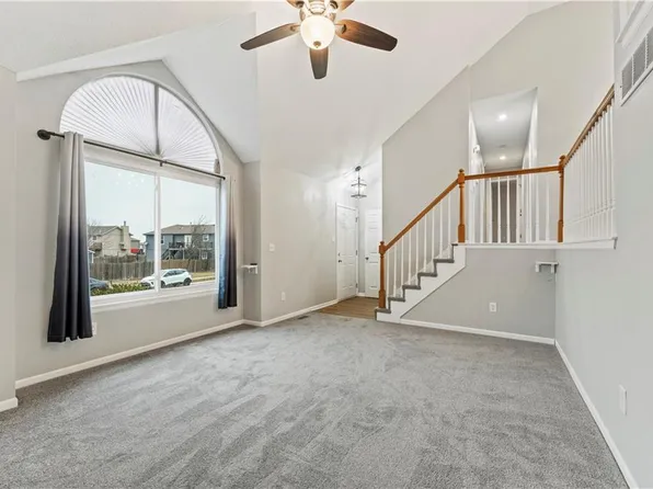 31301 Barbara Ct, Gardner, KS 66030