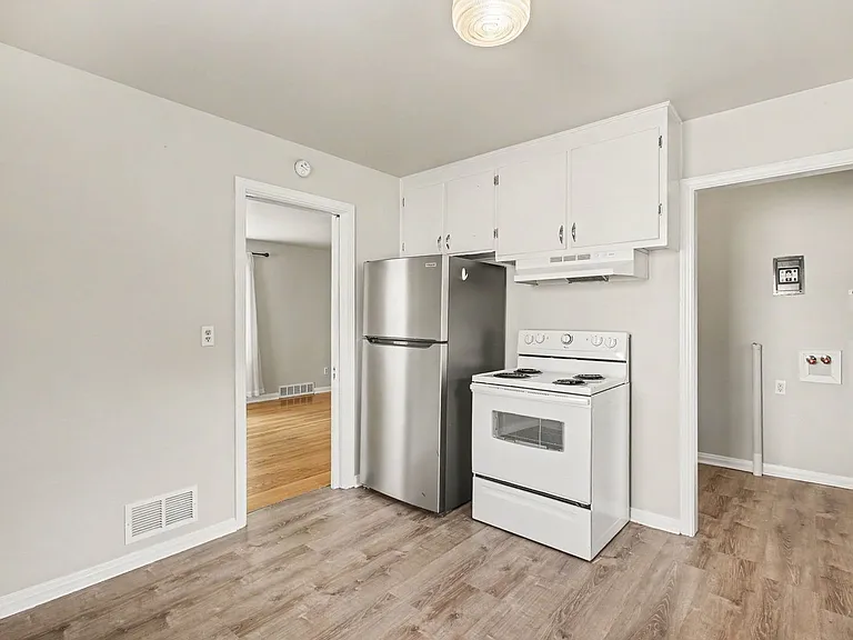 912 E Lasalle St — Photo 7