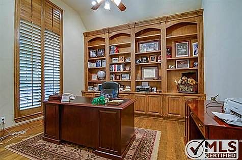3rd image of 5208 Temple Dr