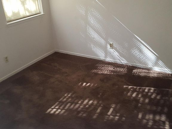 3rd image of 3200 1/2 W St