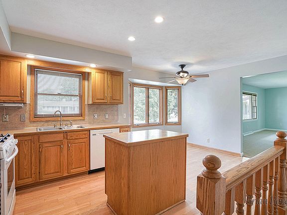 5th image of 4239 Wilfred Ave SW
