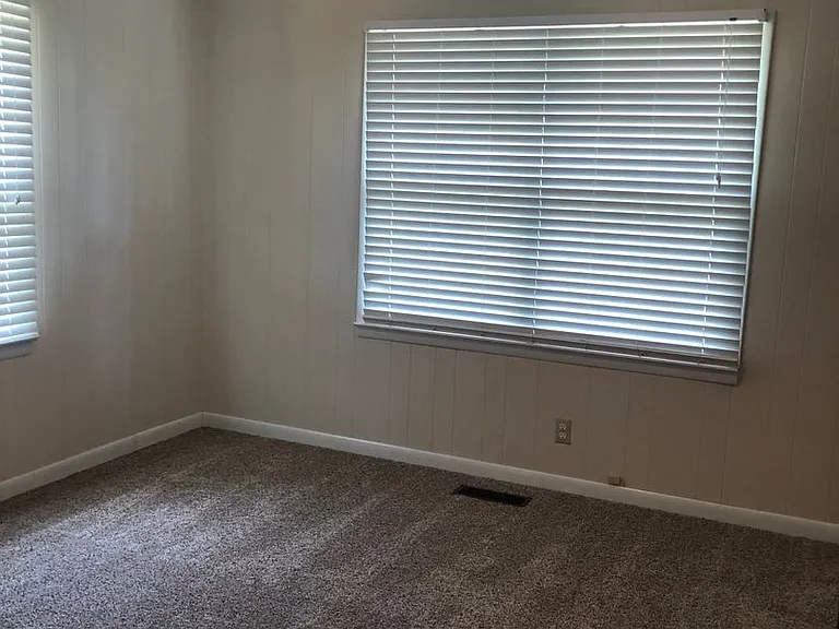 880 Locke Dr — Photo 6