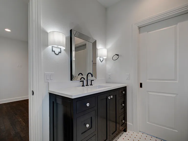 1208 W 22nd St — Photo 21