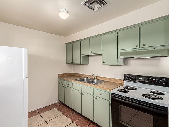 3rd image of 5659 E 28th St