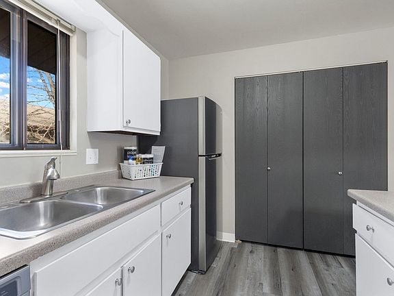 3rd image of 380 Bicentennial Ct #2