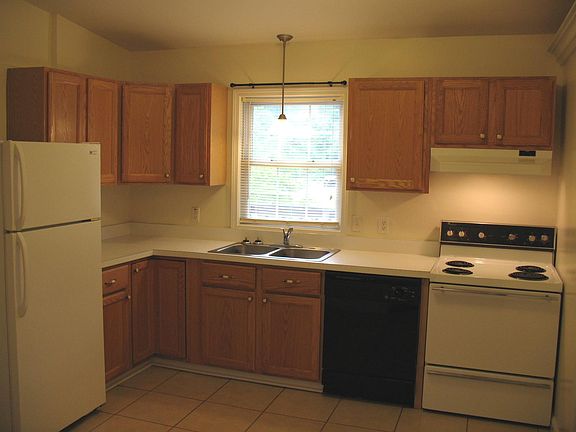 3rd image of 1150 Fairview St #2