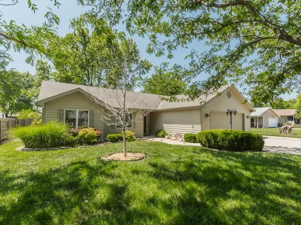 1414 Kaci Ct, Salina, KS 67401