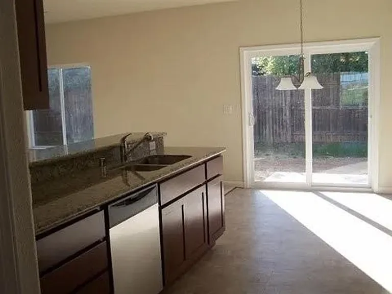 2092 Moss Glen Loop — Photo 4