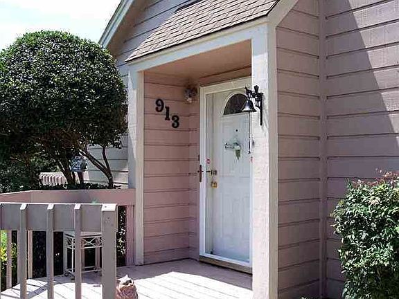 2nd image of 913 W Parkway Dr