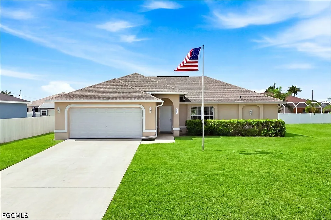 3 bed, 2.0 bath, 1479 sqft, $2,300 — Photo 2