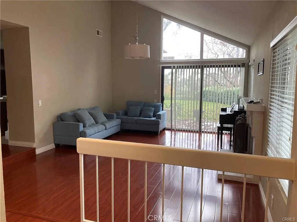 4 bed, 1695 sqft, $3,600 — Photo 4