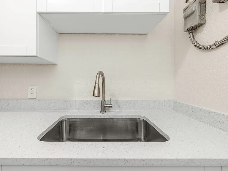 409 8th St N #1 — Photo 9