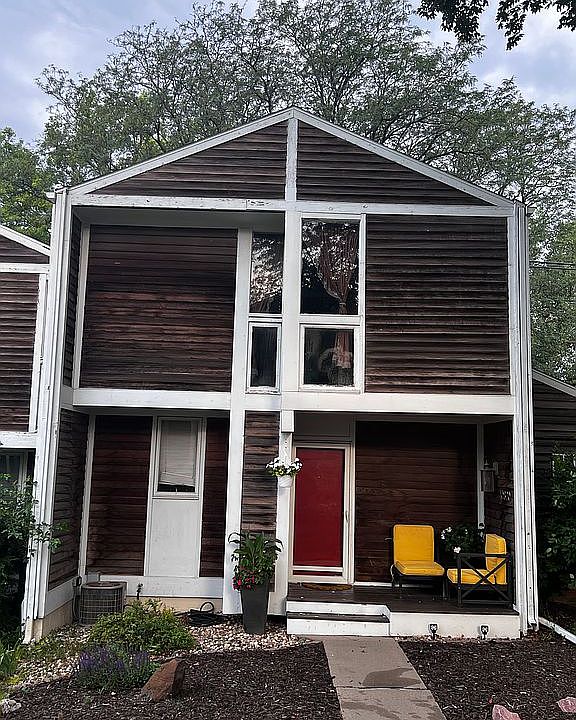 1st image of 10820 Seward St