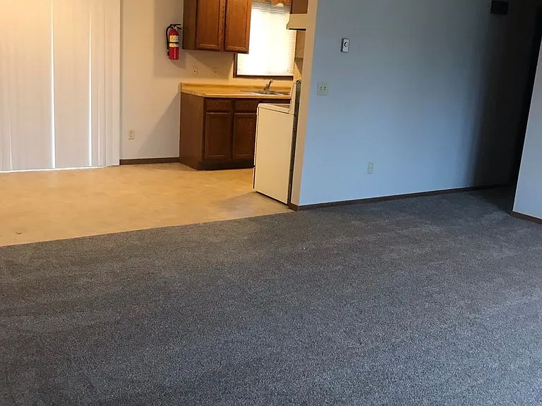 611 Dutchman Dr — Photo 4