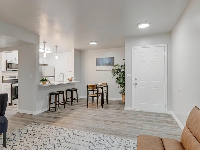 Rock Pointe Apartments — Photo 6