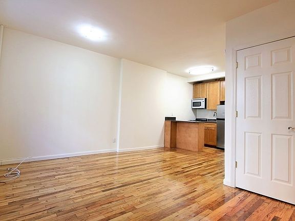 3rd image of 38 W 85th St APT Gf