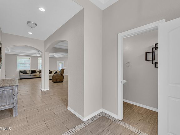 5th image of 525 Valley Plum Dr