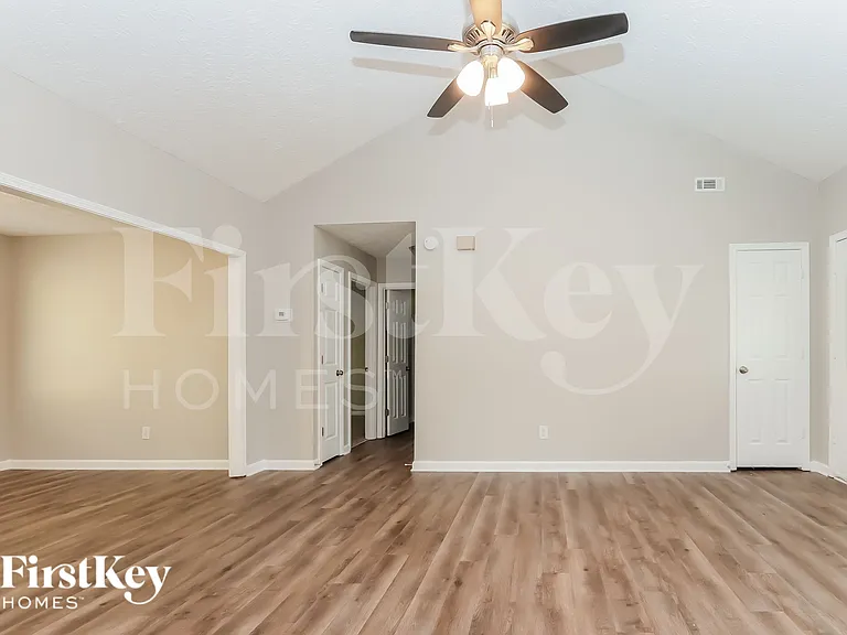 290 Willow Shoals Dr — Photo 2