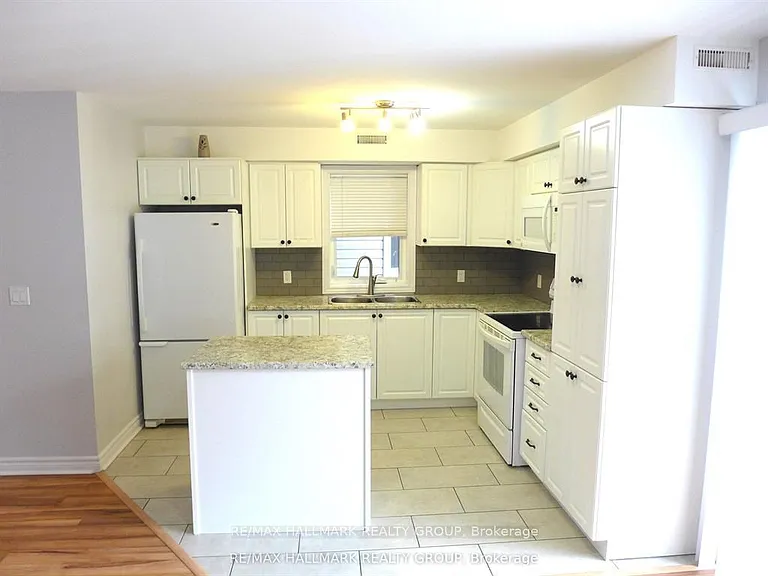 216 Carillon St #3 — Photo 6