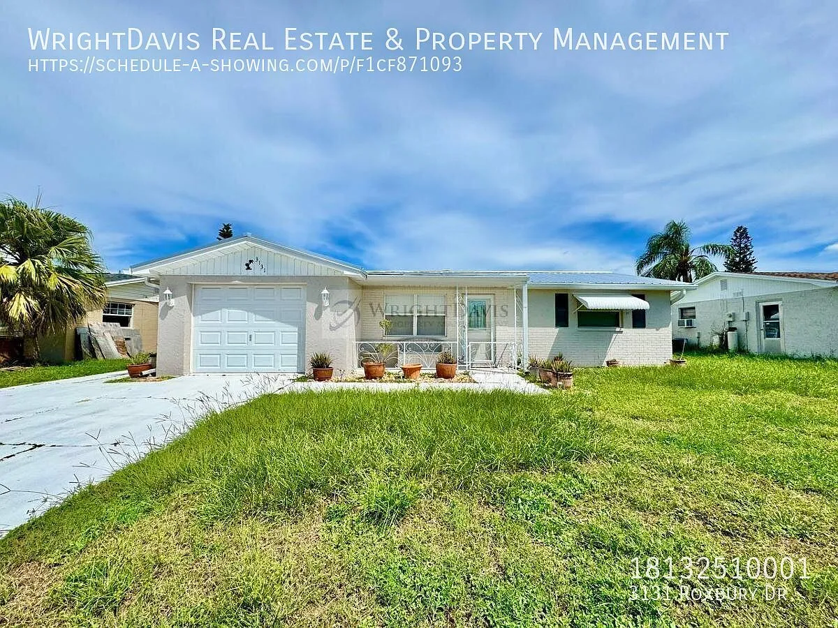 Charming 2/1 Home with Fenced Backyard — Photo 1