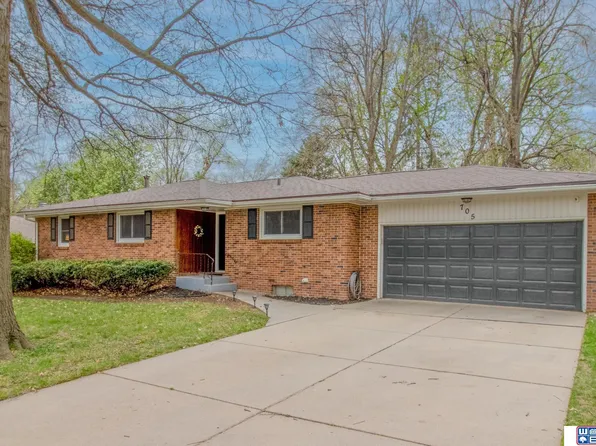 705 Sierra Dr, Lincoln, NE 68505