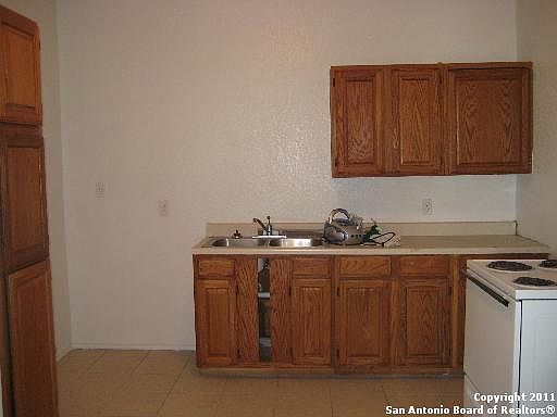 4th image of 907 SW 37th St #A