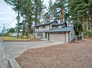 1723 Oak St, North Bend, OR 97459