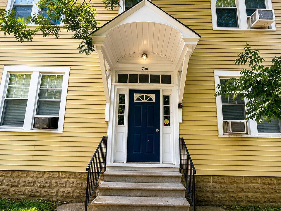1st image of 700 Hunter St APT 2