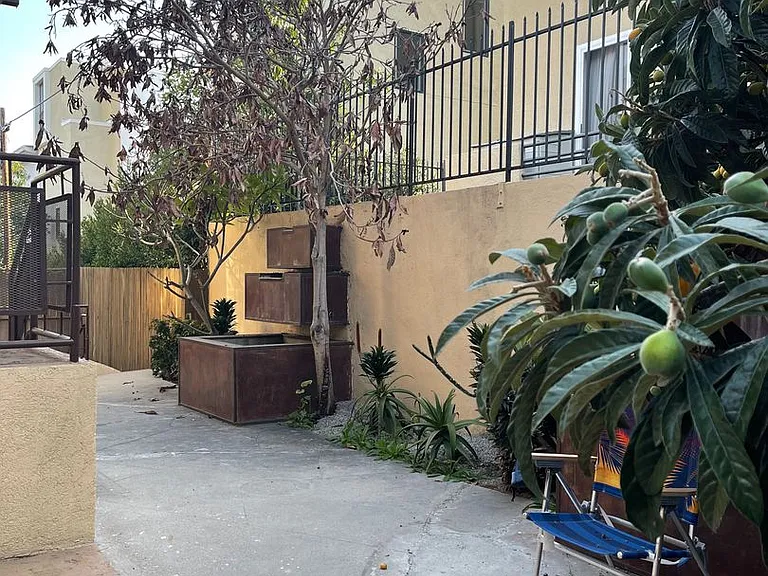 1417 N Curson Ave — Photo 19