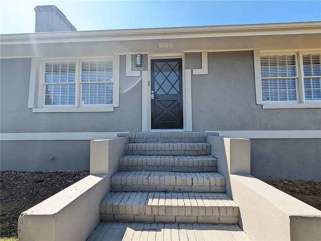 5 bed, 3.0 bath, 3500 sqft, $3,200 — Photo 2