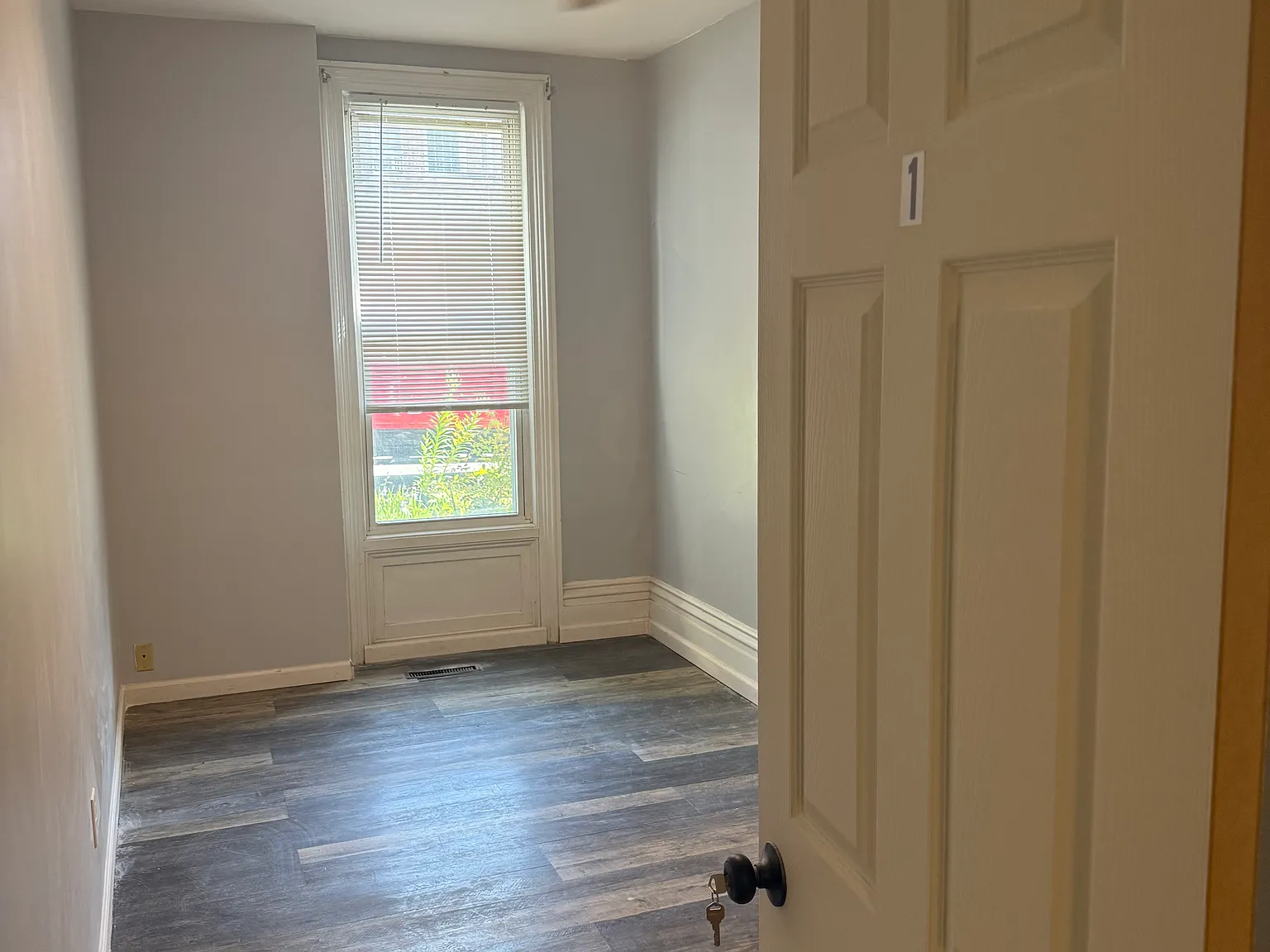 5 bed, 1.5 bath, $850 — Photo 3