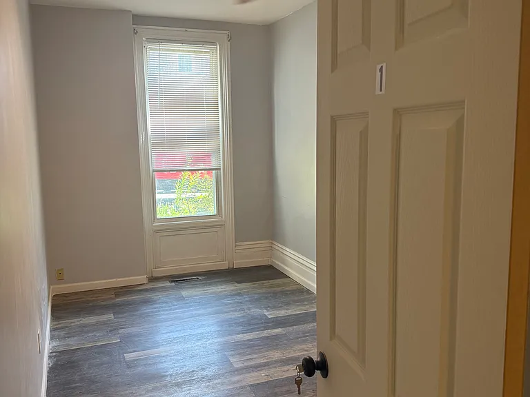 2 Linden Ave #5 — Photo 3
