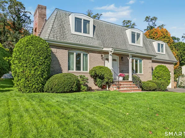 14 Coachlamp Lane, Stamford, CT 06902