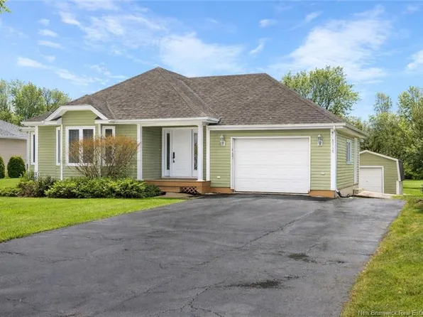 1745 Gowan Brae Dr, Bathurst, NB E2A 4X5