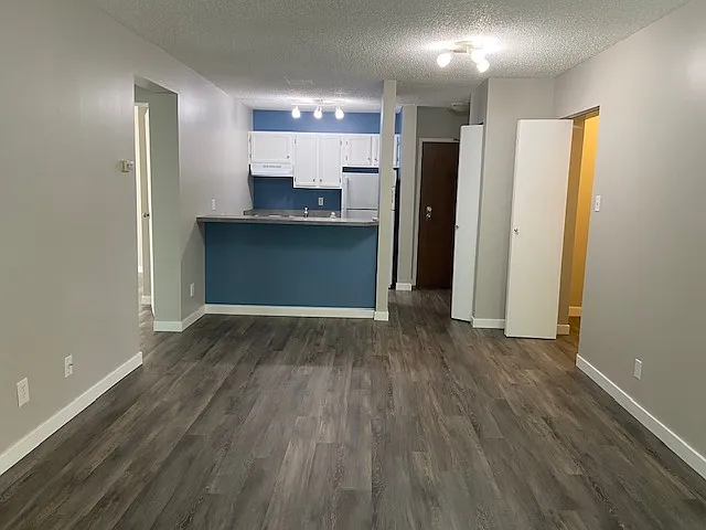 2 bed, 800 sqft, $1,400 — Photo 3