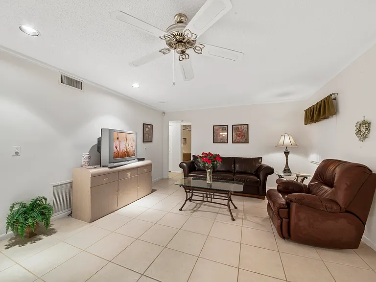 417 Pine Glen Ln #D-2 — Photo 4