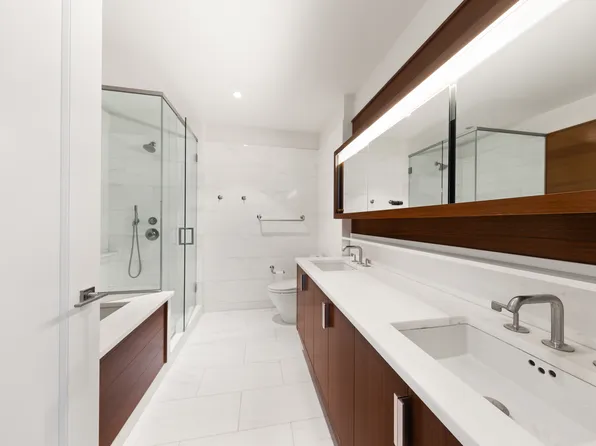 60 Riverside Boulevard image 12 of 22