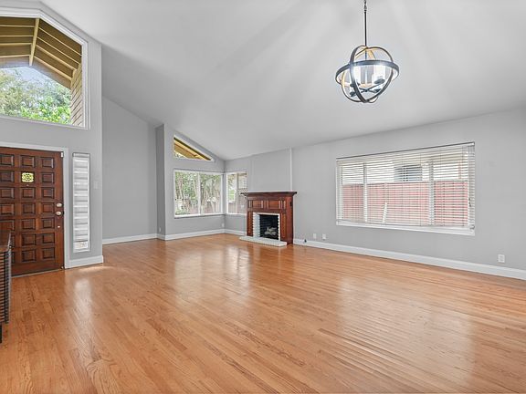 3rd image of 2261 Plummer Ave