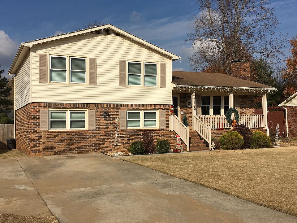 2nd image of 2403 Buckingham Dr SW