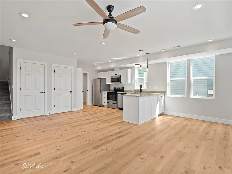 984 E Lander St — Photo 19
