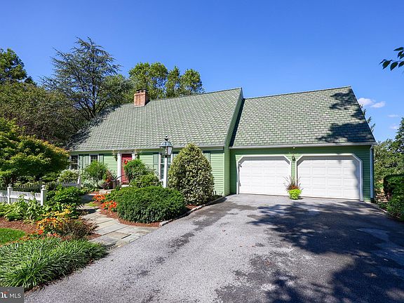 5th image of 157 Maple Dr