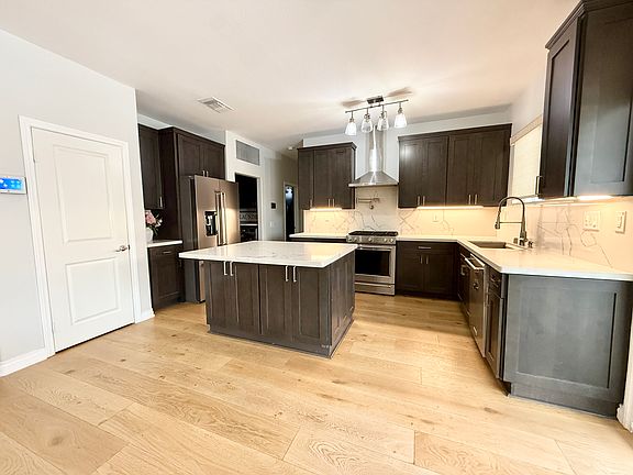 4th image of 3073 S Plainfield Pl