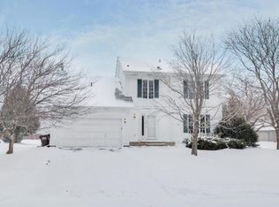 1220 Silverwood Ct, Woodbury, MN 55125