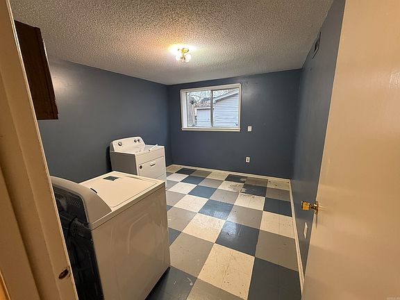 5th image of 1918 Westwood Dr