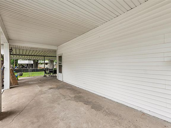 3rd image of 765 Mark Twain Dr