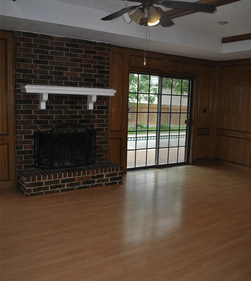 1902 Aspen Dr — Photo 1
