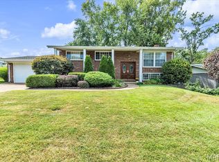 4716 Hedgemont Dr, Saint Louis, MO 63128