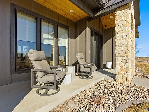 4th image of 1130 E Madison St